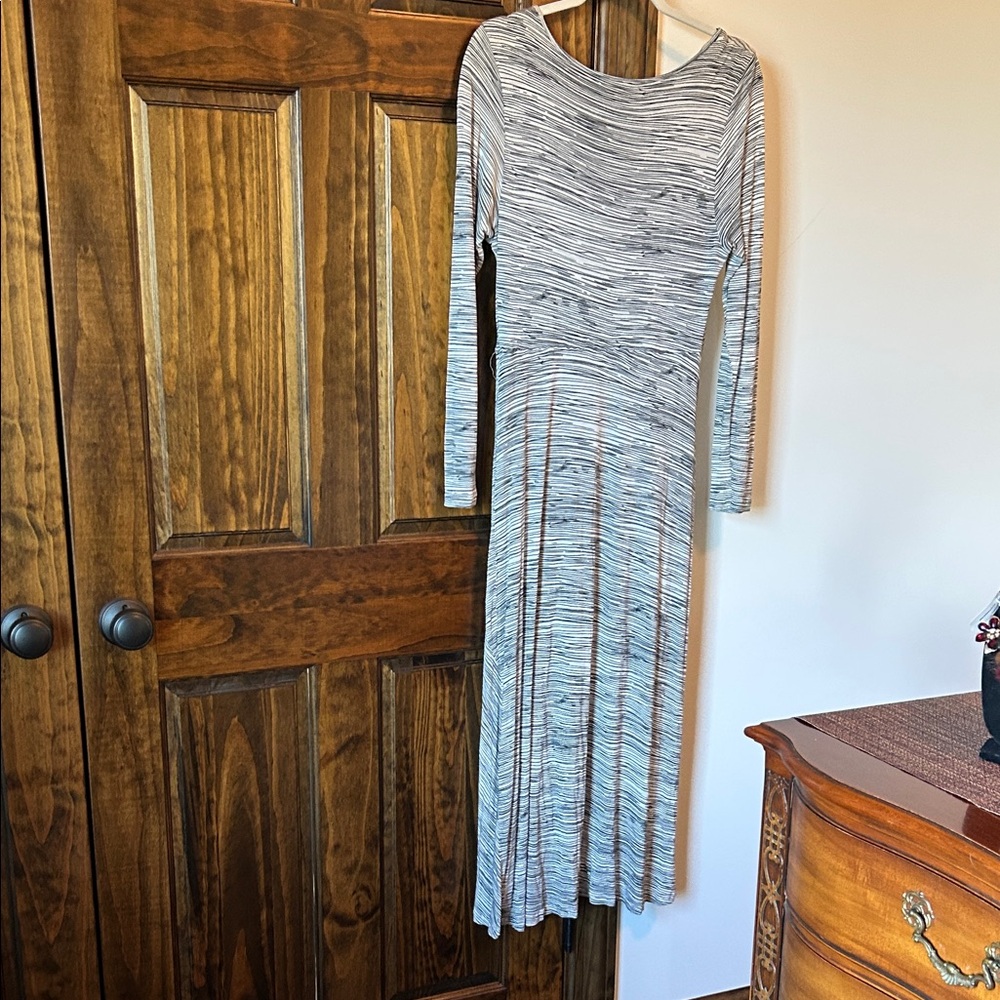Kensie Black and White Long Sleeve Dress - Picture 4 of 7